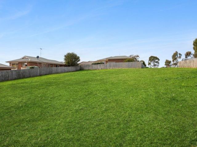 Rare 752m² Homesite In An Established Leopold Setting