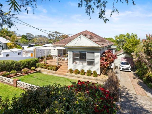 Rare 916sqm opportunity with sweeping district views