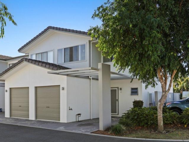 RARELY AVAILABLE CORNER TOWNHOUSE WITH SPACE, LIGHT & PRIVACY