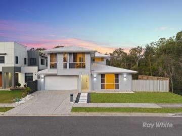 RARELY AVAILABLE EXPANSIVE FAMILY HOME ON 1089M2 BLOCK