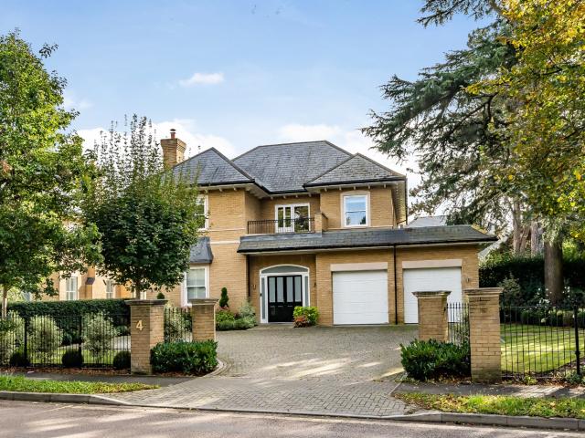 Rarely Available Luxury Home in Prime Bickley Location – Furnished – 5 Bedrooms – 3 Reception Rooms