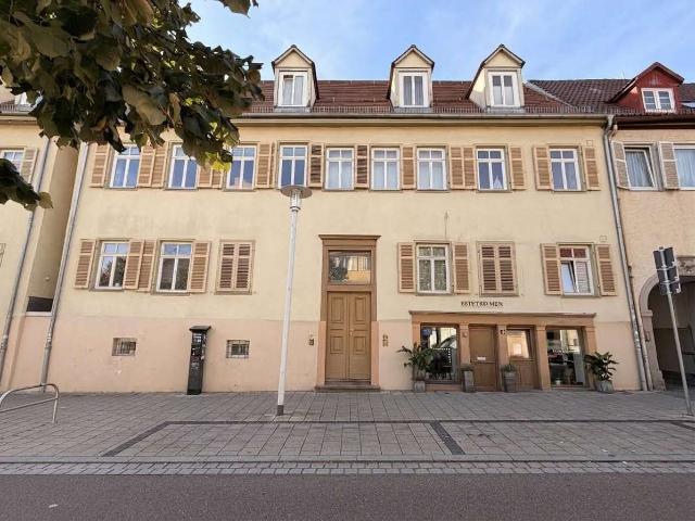 Rarität am Holzmarkt! Sanierte 2 Zimmerwohnung in einem denkmalgeschützen Objekt