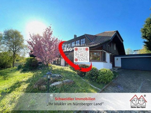 Rarität am Laufer Kunigundenberg: Großzügiges Einfamilienhaus mit Einliegerwohnung und Doppelgarage