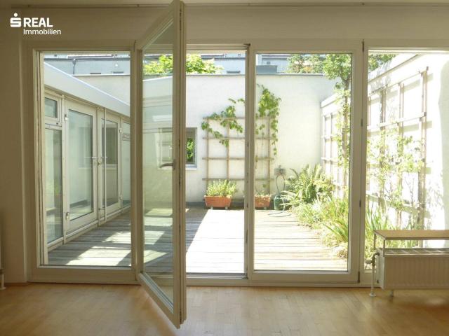 RARITÄT – ein ungewöhnliches Ensemble: Charmante Maisonette mit Patio und Studio/Kleinwohnung und Garagenplatz