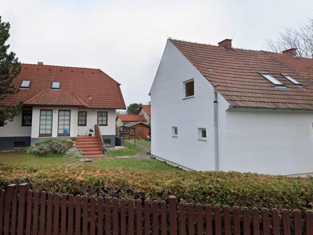 Rarität in Leopoldau: Großzügiges Eigengrundstück mit ca. 1.200 m² Größe und 2 Wohnhäusern, nahe der U1!