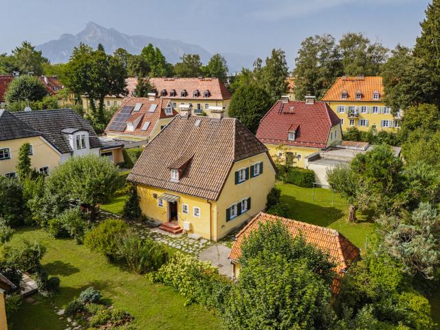 Rarität in Parsch – stilvolles Stadthaus mit privatem Garten
