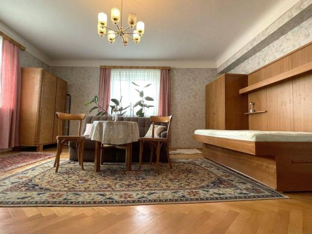 Rarität in 1170 Wien: 68m² Wohnung + 27m² separate Garçonnière + 35 m² Doppelgarage