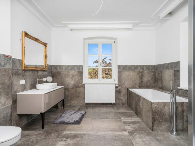 Rarität! Stilvoll sanierte Wohnung in historischem Ambiente