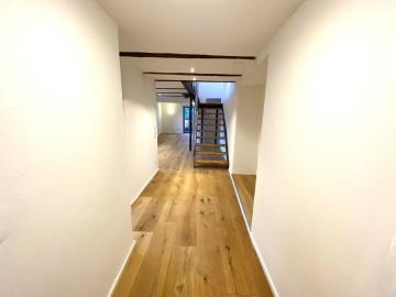 Rarität! Stilvolle Kasarm mit 3,5 Zimmern, offenem Wohnkonzept, Terrasse & Gartennutzung