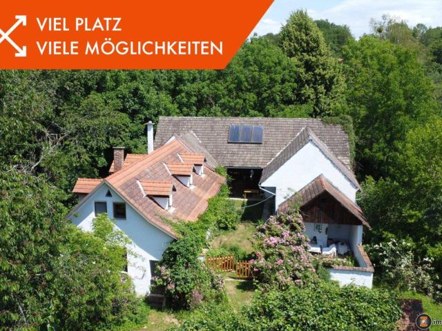 Rarität: Traditioneller Dreikanthof mit ca. 1 ha Gfl. in absoluter Alleinlage