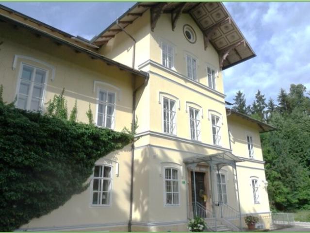 RARITÄT zur Miete! Stilvolle 2 Zimmer Wohnung in Jahrhunderwende Villa Oberalm