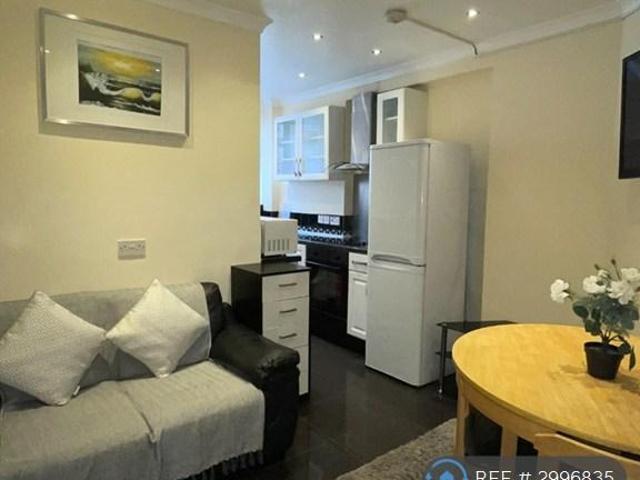 Rashleigh House, London, WC1H 2 bed flat to rent £3,100 pcm £715 pw