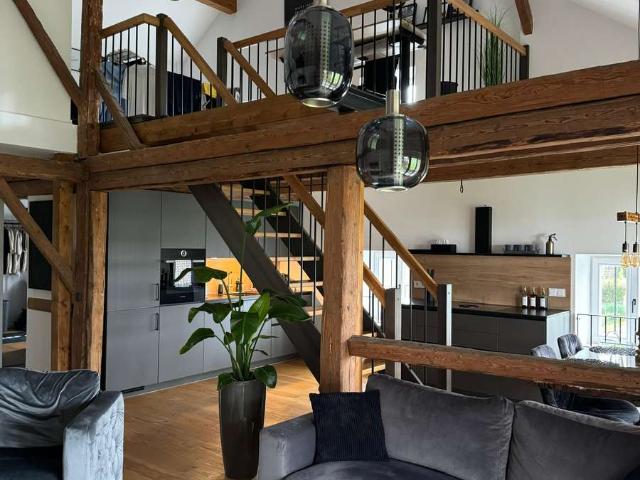 Rattenkirchen: Loftartige Dachgeschoss Maisonettewohnung mit EBK und Garage