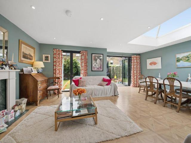 Rattray Road, London SW2 4 bed semi detached house to rent £4,250 pcm £981 pw