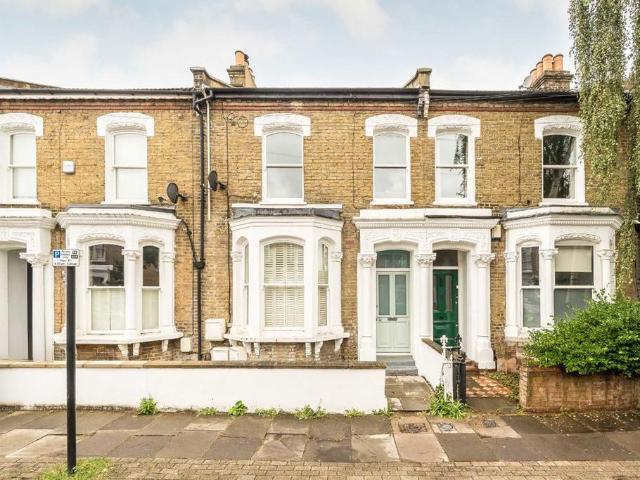 Rattray Road, London SW2 2 bed flat to rent £2,600 pcm £600 pw