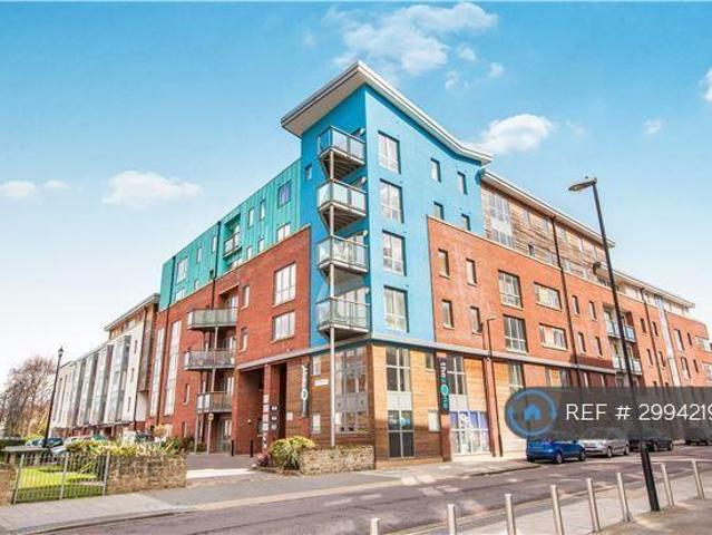 Ratcliffe Court, Bristol, BS2 2 bed flat to rent £1,600 pcm £369 pw