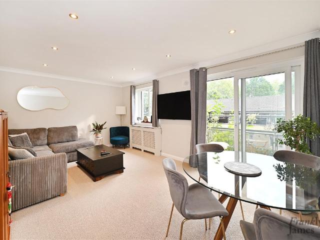 Ratcliffe Lane, London E14, 2 bed property to rent, £2,300 pcm | PrimeLocation