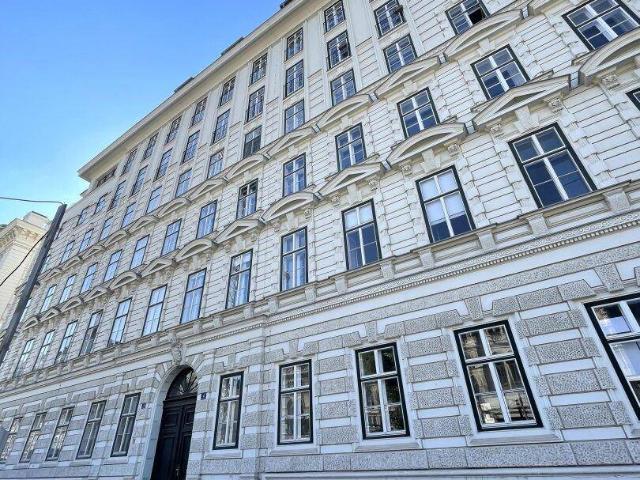 Rathausnähe 4 Zimmer Stilaltbau Wohnung mit Terrasse zu mieten !