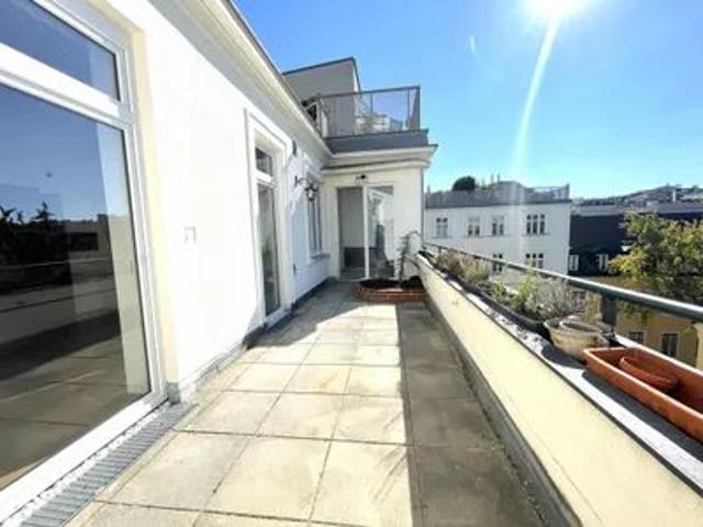 Rathausnähe 4 Zimmer Stilaltbau Wohnung mit Terrasse zu mieten !