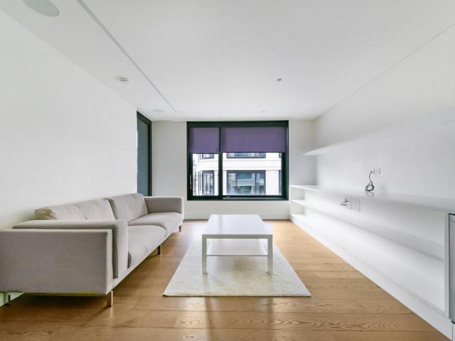 Rathbone Place, Fitzrovia, London, W1T 1 bed apartment to rent £5,200 pcm £1,200 pw