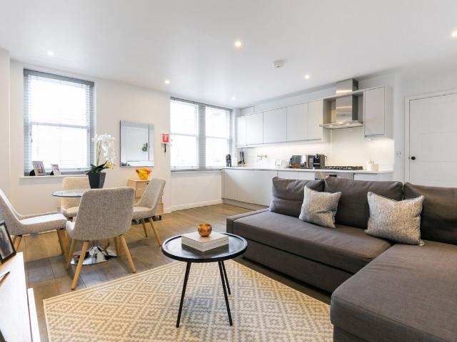 Rathbone Place, London W1T, 1 bed flat to rent, £8,640 pcm | PrimeLocation