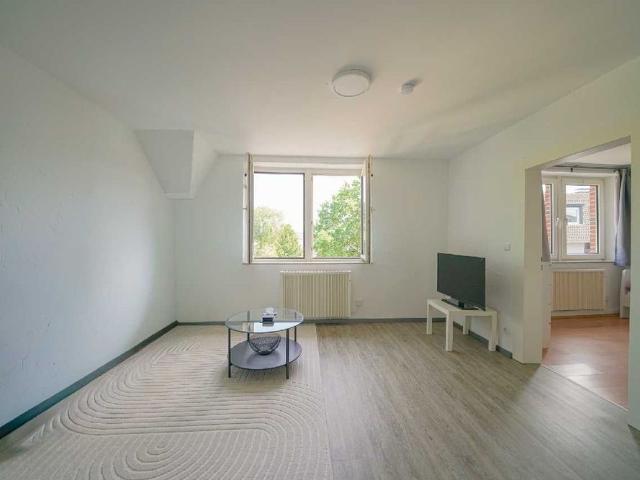Ratingen Ost: Helle 2 Zimmer Wohnung mit Einbauküche und Gartenmitbenutzung