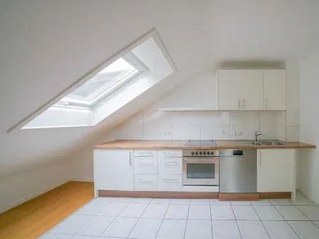 Ratingen Süd: Gemütliche 3 Zimmer Dachgeschosswohnung mit EBK und Gartenmitbenutzung im Grünen