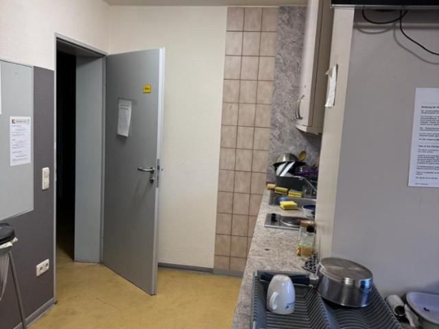 Raum für Untervermietung Room for Sublet