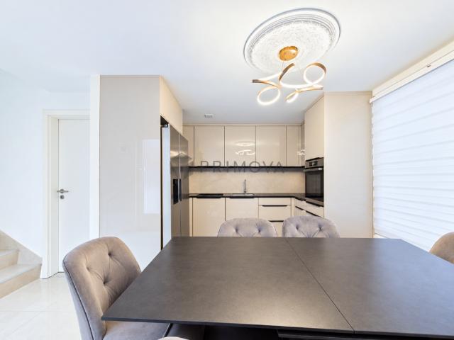 Raum für Familie, Ruhe und Lebensqualität Elegant renoviertes Eckreihenhaus