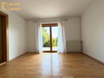Raum für Familie, Sommer und Lebensqualität – Haus mit Pool und Terrassen