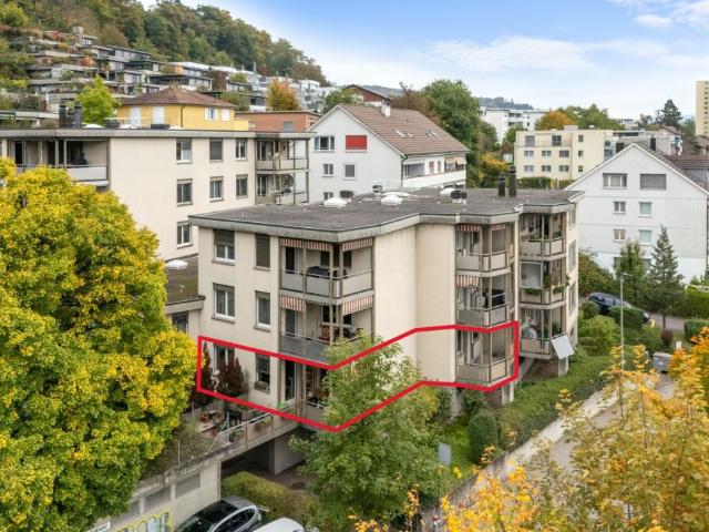 Raum für Ihre Ideen: Helle 4.5 Zimmer Wohnung mit zwei Balkonen
