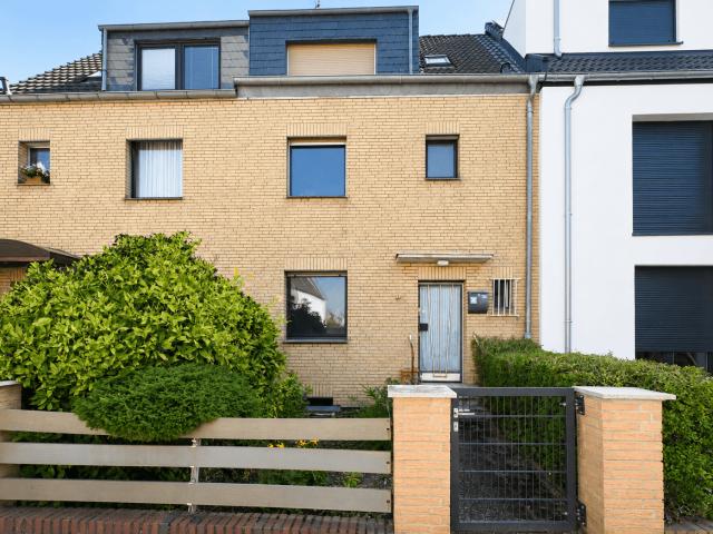 Raum für neue Ideen – Reihenhaus mit Garten in Köln Sürth