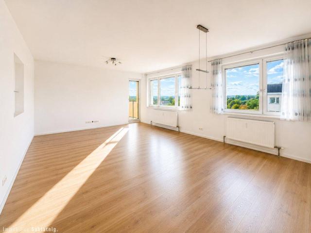 RAUM LICHT LEBEN! Große 4 Zimmer Wohnung mit Balkon in Laxenburg – gepflegt, sonnig, top Ausstattung!