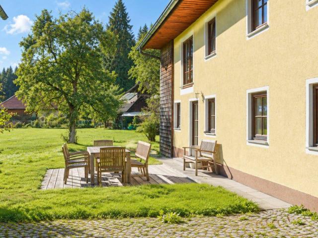 Raum, Ruhe und Natur pur – Ein Familienhaus mit eigener Sauna und großem Grundstück
