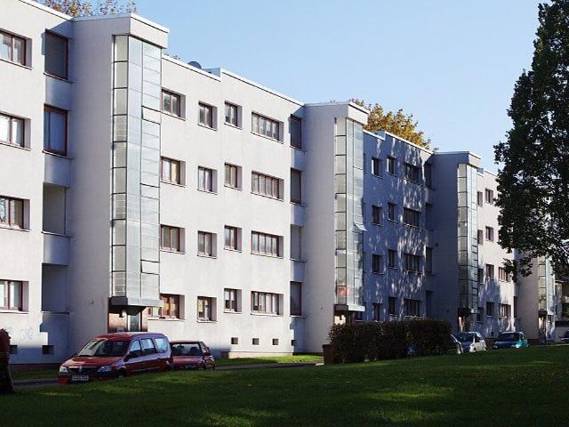 Raum zum Leben! Ansprechende 2 ZKB mit Loggia!