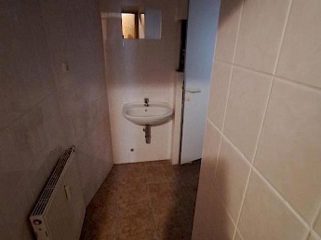 Raum zur Vermietung für verschiedene Zwecke mit Theke