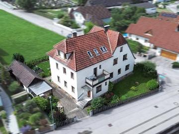 Preisreduziertes Raumwunder: teilsanierungsbedürftiges Mehrfamilienhaus mit drei Einheiten!
