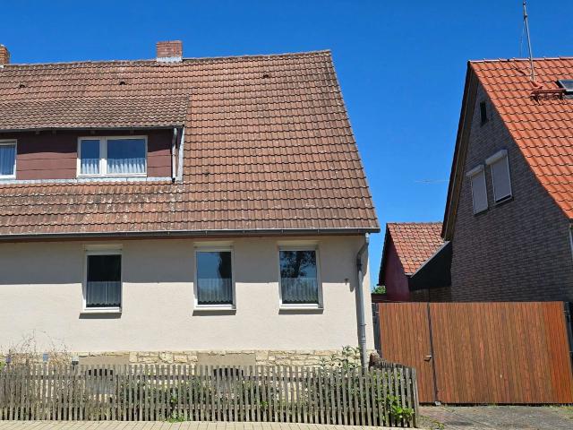 Raumwunder mit Einliegerwohnung, Gästezimmer, Garage und Ackerland zum Verpachten