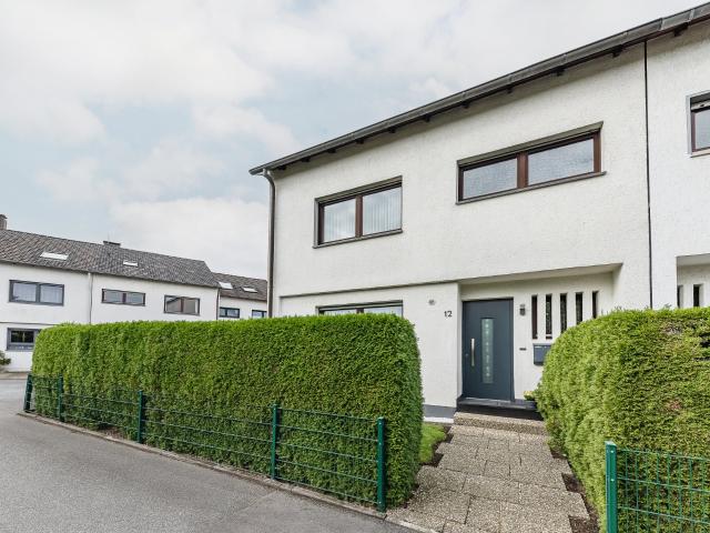 Raumwunder mit Gartentraum: Reihenendhaus mit Sonnengarten und Garage