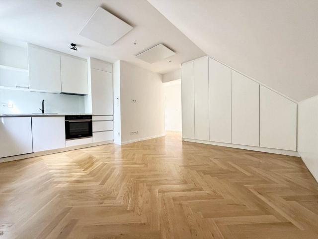 Raumwunder helle 2 Zi DG Wohnung in 1130 Wien