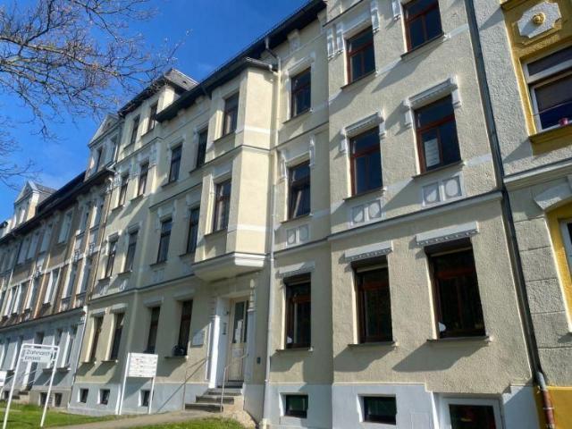 Raumwunder im 1. OG / großer Balkon an der Küche / Bad mit Fenster