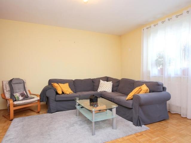 Raumwunder 3,5 Zimmer Wohnung mit Loggia und Tiefgarage in grüner Lage