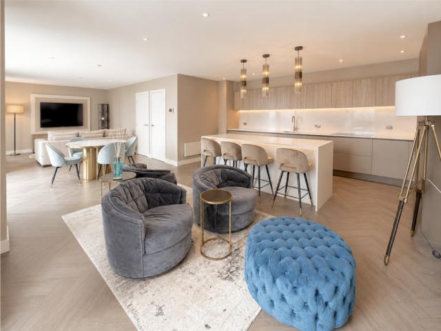 Raven Row, London E1 3 bed flat to rent £4,250 pcm £981 pw