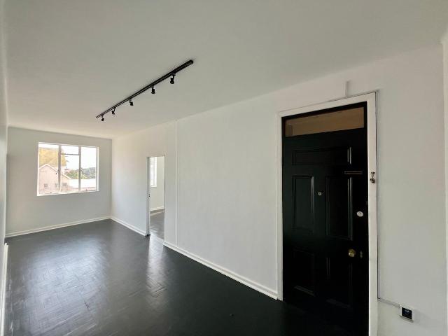 Ravenna Court Newly renovated and modern!