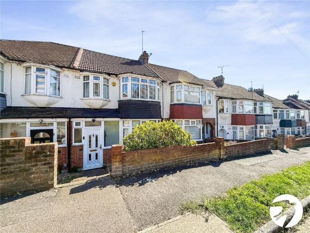 Ravenswood Avenue, Rochester, Kent, ME2 3 bed terraced house to rent £1,600 pcm £369 pw