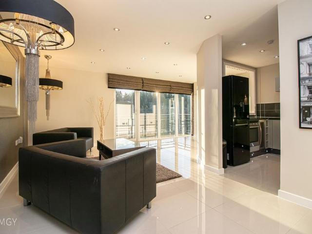 Ravenswood, Victoria Wharf, Cardiff Bay 2 bed apartment to rent £1,550 pcm £358 pw