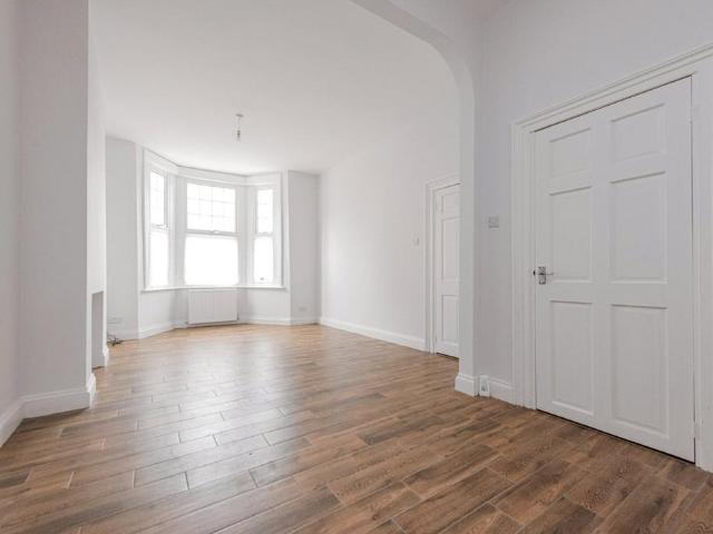 Ravensworth Road, London, NW10 5 bed terraced house to rent £4,750 pcm £1,096 pw