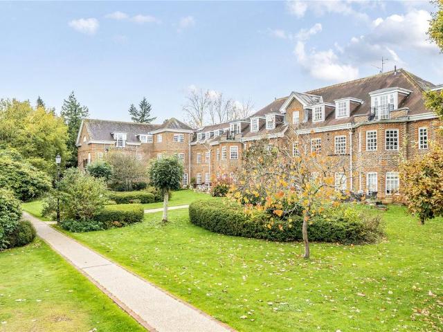 Ravens Court, Castle Village. 2 bed apartment to rent £3,500 pcm £808 pw