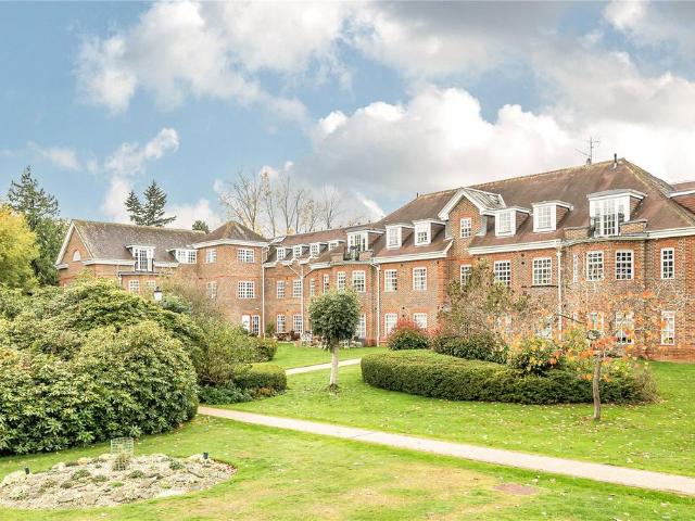 Ravens Court, Castle Village. 2 bed apartment to rent £3,500 pcm £808 pw