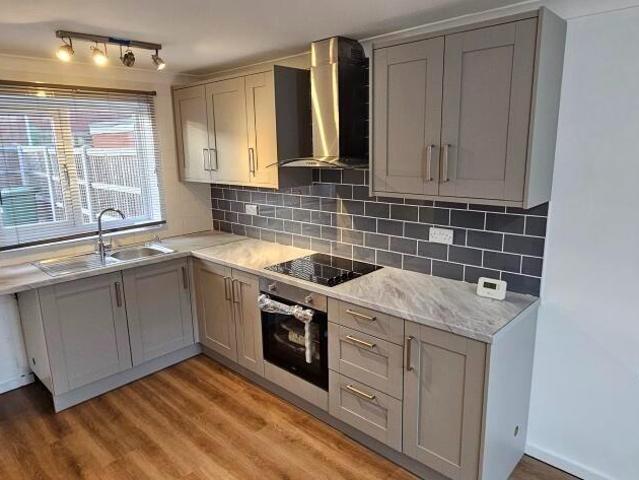 Ravens Court, Worksop, S81 3 bed semi detached house to rent £875 pcm £202 pw
